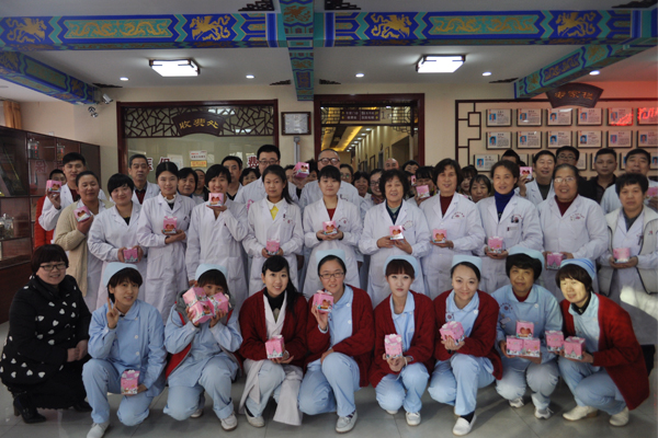 唐山京顺中医堂送苹果活动暖心启幕